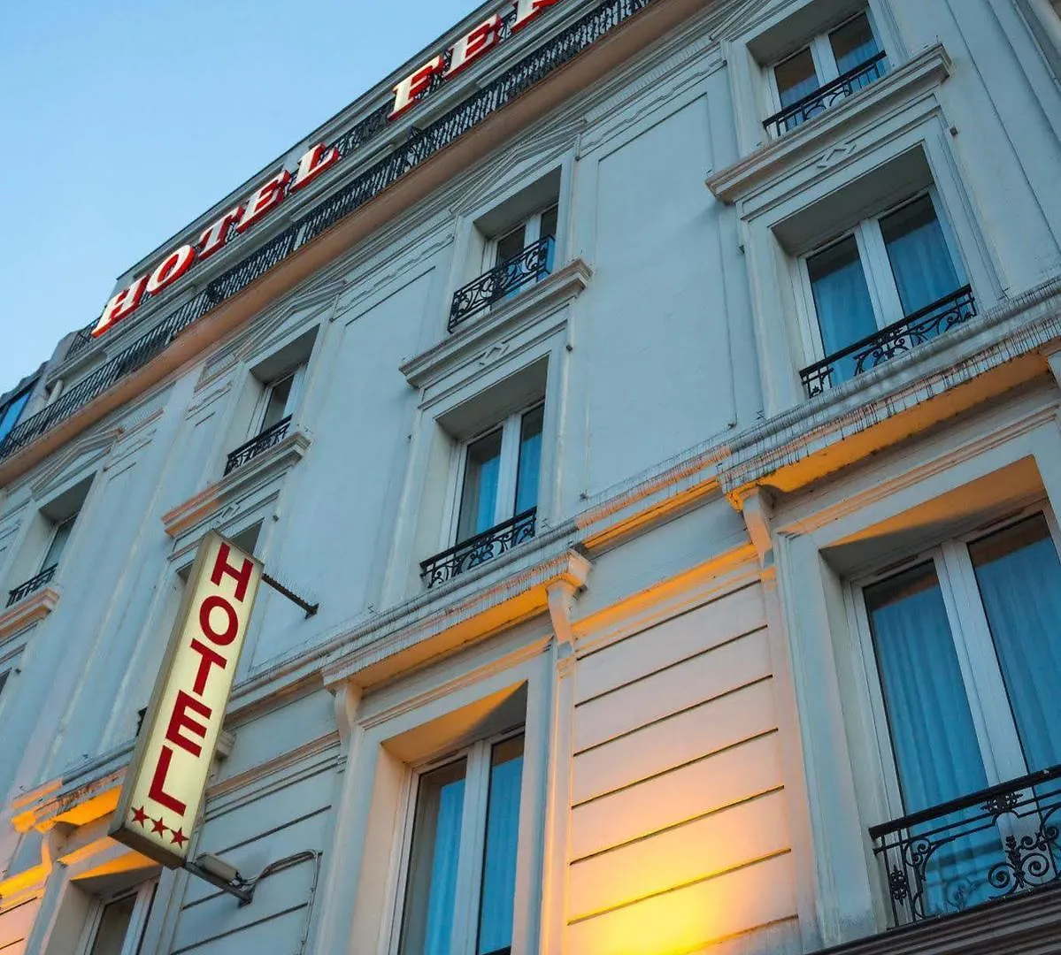 ***  Hotel Fertel Maillot Paris France