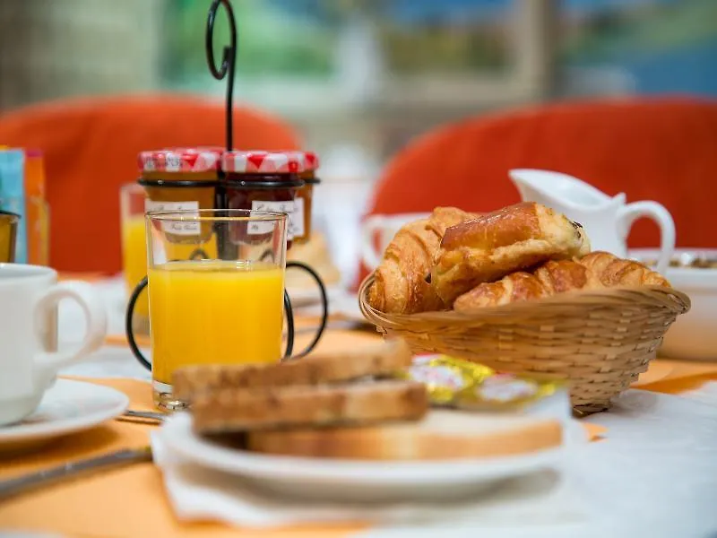 Hotel Fertel Maillot Parigi 3*,  Francia